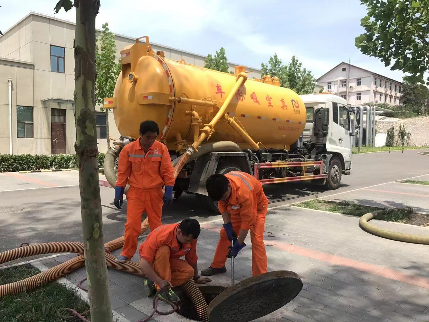 巧家化粪池清理与5-8吨吸粪车施工效率分析